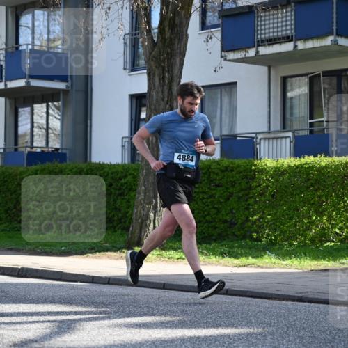 12.04.2026 - 45. Internationalen Wilhelmsburger Insellauf J. Mangold http://msf.ph/oto/9458199 12.04.2026 10:35:27 Ziel 4127, 5523, 4884, 5603, 4521, 5731, 5950, 5042, 4050, 5589, 3084, 3516, 3221, 2192, 3731, 4118 meine-sportfotos.de