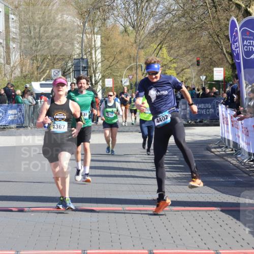 12.04.2026 - 45. Internationalen Wilhelmsburger Insellauf Strokosch-Dieckow http://msf.ph/oto/9458201 12.04.2026 10:47:58 Ziel 4402, 4367, 4181 meine-sportfotos.de