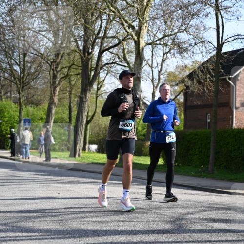 12.04.2026 - 45. Internationalen Wilhelmsburger Insellauf J. Mangold http://msf.ph/oto/9458215 12.04.2026 10:35:36 Ziel 4884, 5603, 4521, 5731, 5950, 5042, 4050, 5589, 3084, 3516, 3084, 3516, 3221, 2192, 3731, 4118, 4118, 4190, 4439 meine-sportfotos.de