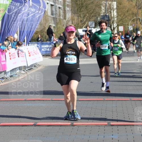 12.04.2026 - 45. Internationalen Wilhelmsburger Insellauf Strokosch-Dieckow http://msf.ph/oto/9458236 12.04.2026 10:48:00 Ziel 4402, 4367, 4181 meine-sportfotos.de