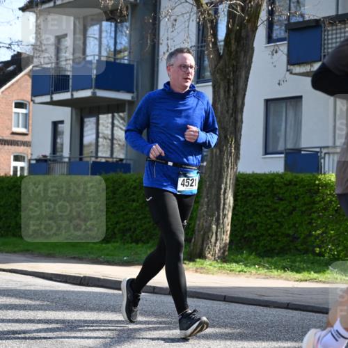 12.04.2026 - 45. Internationalen Wilhelmsburger Insellauf J. Mangold http://msf.ph/oto/9458240 12.04.2026 10:35:38 Ziel 5603, 4521, 5731, 5950, 5042, 4050, 5589, 3084, 3516, 3221, 2192, 3731, 4118, 4190, 4439, 4172 meine-sportfotos.de