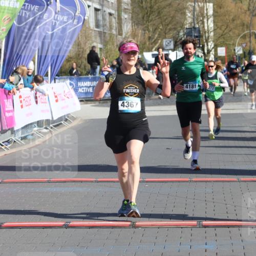 12.04.2026 - 45. Internationalen Wilhelmsburger Insellauf Strokosch-Dieckow http://msf.ph/oto/9458242 12.04.2026 10:48:00 Ziel 4402, 4367, 4181 meine-sportfotos.de