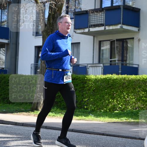 12.04.2026 - 45. Internationalen Wilhelmsburger Insellauf J. Mangold http://msf.ph/oto/9458245 12.04.2026 10:35:38 Ziel 5603, 4521, 5731, 5950, 5042, 4050, 5589, 3084, 3516, 3221, 2192, 3731, 4118, 4190, 4439, 4172 meine-sportfotos.de