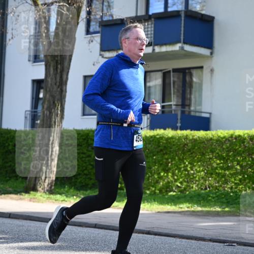 12.04.2026 - 45. Internationalen Wilhelmsburger Insellauf J. Mangold http://msf.ph/oto/9458249 12.04.2026 10:35:38 Ziel 5603, 4521, 5731, 5950, 5042, 4050, 5589, 3084, 3516, 3221, 2192, 3731, 4118, 4190, 4439, 4172 meine-sportfotos.de