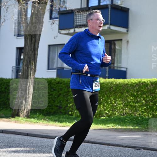 12.04.2026 - 45. Internationalen Wilhelmsburger Insellauf J. Mangold http://msf.ph/oto/9458251 12.04.2026 10:35:39 Ziel 5603, 4521, 5731, 5950, 5042, 4050, 5589, 3084, 3516, 3221, 2192, 3731, 4118, 4190, 4439, 4172, 4030 meine-sportfotos.de