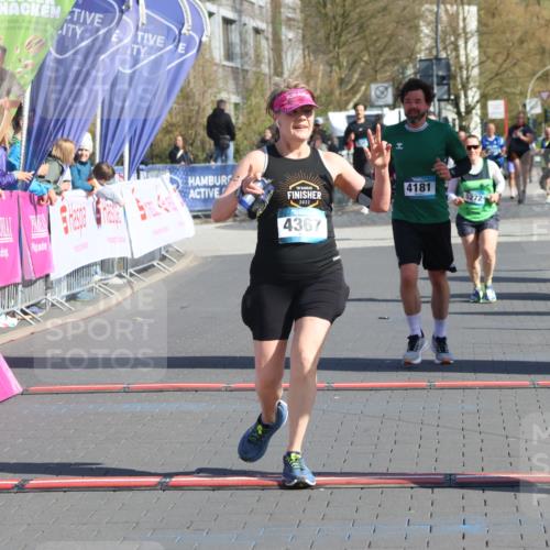 12.04.2026 - 45. Internationalen Wilhelmsburger Insellauf Strokosch-Dieckow http://msf.ph/oto/9458265 12.04.2026 10:48:00 Ziel 4402, 4367, 4181 meine-sportfotos.de