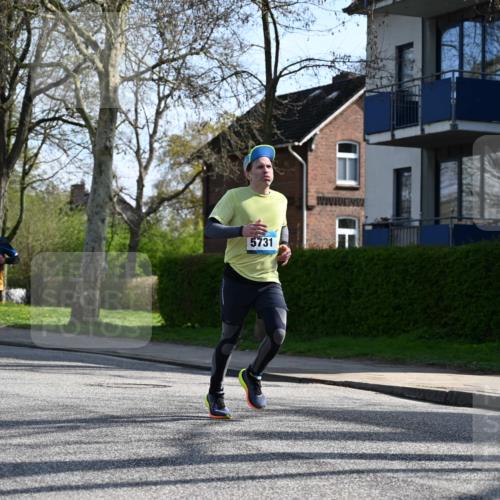 12.04.2026 - 45. Internationalen Wilhelmsburger Insellauf J. Mangold http://msf.ph/oto/9458266 12.04.2026 10:35:42 Ziel 5603, 4521, 5731, 5950, 5042, 4050, 5589, 3084, 3516, 3221, 3221, 2192, 3731, 4118, 4190, 4190, 4439, 4172, 4030, 5291 meine-sportfotos.de