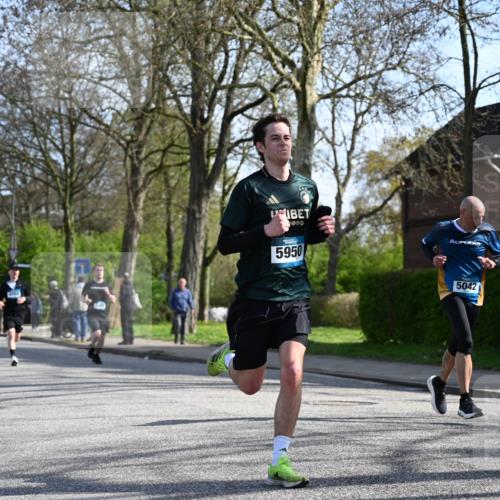 12.04.2026 - 45. Internationalen Wilhelmsburger Insellauf J. Mangold http://msf.ph/oto/9458279 12.04.2026 10:35:44 Ziel 5603, 4521, 5731, 5950, 5042, 4050, 5589, 3084, 3516, 3221, 2192, 3731, 4118, 4190, 4439, 4439, 4172, 4030, 5291 meine-sportfotos.de