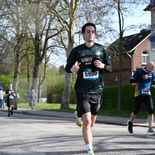 12.04.2026 - 45. Internationalen Wilhelmsburger Insellauf J. Mangold http://msf.ph/oto/9458286 12.04.2026 10:35:44 Ziel 5603, 4521, 5731, 5950, 5042, 4050, 5589, 3084, 3516, 3221, 2192, 3731, 4118, 4190, 4439, 4439, 4172, 4030, 5291 meine-sportfotos.de