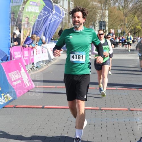 12.04.2026 - 45. Internationalen Wilhelmsburger Insellauf Strokosch-Dieckow http://msf.ph/oto/9458320 12.04.2026 10:48:04 Ziel 4181, 5272, 3174, 4360 meine-sportfotos.de