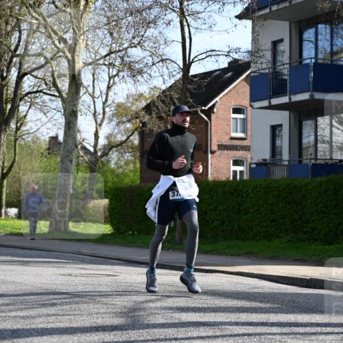 12.04.2026 - 45. Internationalen Wilhelmsburger Insellauf J. Mangold http://msf.ph/oto/9458325 12.04.2026 10:35:51 Ziel 5731, 5950, 5042, 4050, 5589, 3084, 3516, 3221, 2192, 3731, 4118, 4190, 4439, 4172, 4030, 4030, 5291, 2446 meine-sportfotos.de