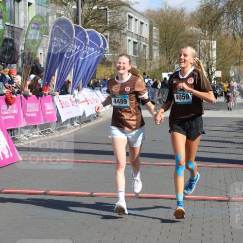 12.04.2026 - 45. Internationalen Wilhelmsburger Insellauf Strokosch-Dieckow http://msf.ph/oto/9458329 12.04.2026 11:04:45 Ziel 2664, 5792, 4059, 4489, 4686 meine-sportfotos.de