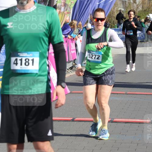 12.04.2026 - 45. Internationalen Wilhelmsburger Insellauf Strokosch-Dieckow http://msf.ph/oto/9458335 12.04.2026 10:48:06 Ziel 4181, 5272, 3174, 4360, 4539, 3762 meine-sportfotos.de