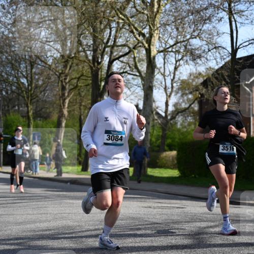 12.04.2026 - 45. Internationalen Wilhelmsburger Insellauf J. Mangold http://msf.ph/oto/9458343 12.04.2026 10:35:52 Ziel 5950, 5042, 4050, 5589, 3084, 3516, 3221, 2192, 3731, 4118, 4190, 4439, 4172, 4030, 5291, 5291, 2446, 2090 meine-sportfotos.de