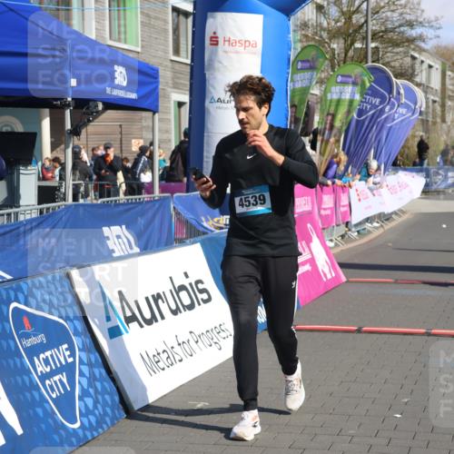 12.04.2026 - 45. Internationalen Wilhelmsburger Insellauf Strokosch-Dieckow http://msf.ph/oto/9458359 12.04.2026 10:48:11 Ziel 3174, 4360, 4539, 3762, 4568, 3325, 5749 meine-sportfotos.de