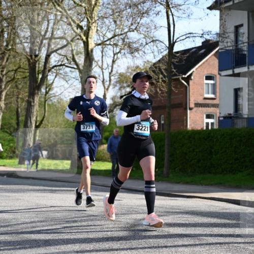 12.04.2026 - 45. Internationalen Wilhelmsburger Insellauf J. Mangold http://msf.ph/oto/9458362 12.04.2026 10:35:56 Ziel 5042, 4050, 5589, 3084, 3516, 3221, 2192, 3731, 4118, 4190, 4439, 4439, 4172, 4030, 5291, 2446, 2090, 5691 meine-sportfotos.de