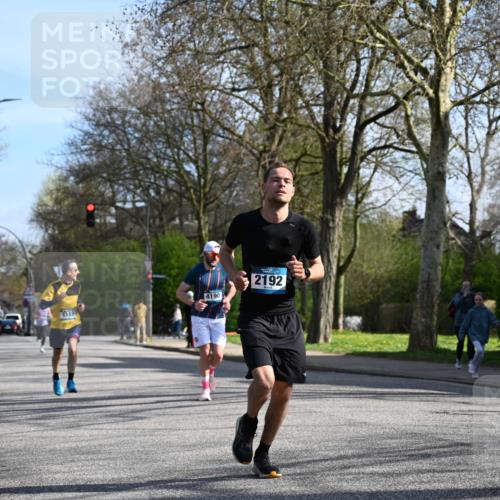 12.04.2026 - 45. Internationalen Wilhelmsburger Insellauf J. Mangold http://msf.ph/oto/9458392 12.04.2026 10:35:59 Ziel 5589, 3084, 3516, 3221, 2192, 3731, 4118, 4190, 4439, 4172, 4030, 5291, 2446, 2446, 2090, 5691, 3796, 2582 meine-sportfotos.de