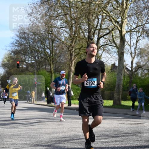 12.04.2026 - 45. Internationalen Wilhelmsburger Insellauf J. Mangold http://msf.ph/oto/9458399 12.04.2026 10:35:59 Ziel 5589, 3084, 3516, 3221, 2192, 3731, 4118, 4190, 4439, 4172, 4030, 5291, 2446, 2446, 2090, 5691, 3796, 2582 meine-sportfotos.de