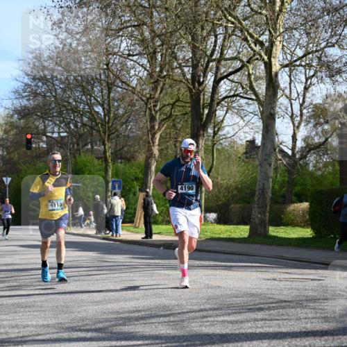 12.04.2026 - 45. Internationalen Wilhelmsburger Insellauf J. Mangold http://msf.ph/oto/9458408 12.04.2026 10:36:01 Ziel 3084, 3516, 3221, 2192, 3731, 4118, 4190, 4439, 4172, 4030, 5291, 2446, 2090, 5691, 3796, 2582 meine-sportfotos.de
