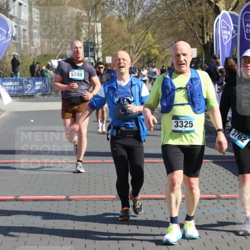 12.04.2026 - 45. Internationalen Wilhelmsburger Insellauf Strokosch-Dieckow http://msf.ph/oto/9458422 12.04.2026 10:48:14 Ziel 3762, 4568, 3325, 5749, 2784 meine-sportfotos.de
