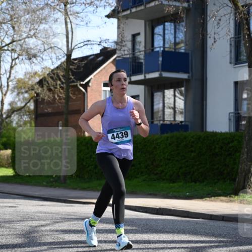 12.04.2026 - 45. Internationalen Wilhelmsburger Insellauf J. Mangold http://msf.ph/oto/9458437 12.04.2026 10:36:10 Ziel 2192, 3731, 4118, 4190, 4439, 4172, 4030, 5291, 2446, 2090, 5691, 3796, 2582, 2582, 3629, 3894, 4544, 3230 meine-sportfotos.de