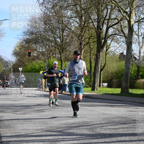 12.04.2026 - 45. Internationalen Wilhelmsburger Insellauf J. Mangold http://msf.ph/oto/9458452 12.04.2026 10:36:14 Ziel 4190, 4439, 4172, 4030, 5291, 2446, 2090, 5691, 3796, 2582, 3629, 3894, 3629, 3894, 4544, 3230, 4978 meine-sportfotos.de