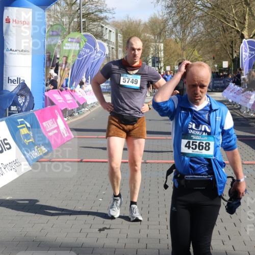 12.04.2026 - 45. Internationalen Wilhelmsburger Insellauf Strokosch-Dieckow http://msf.ph/oto/9458495 12.04.2026 10:48:18 Ziel 5749, 2784, 4834 meine-sportfotos.de
