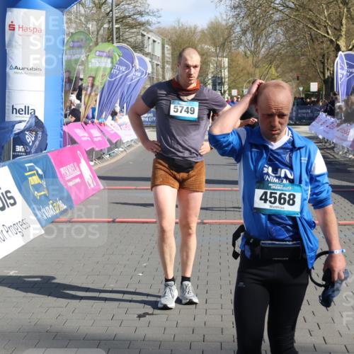 12.04.2026 - 45. Internationalen Wilhelmsburger Insellauf Strokosch-Dieckow http://msf.ph/oto/9458503 12.04.2026 10:48:18 Ziel 5749, 2784, 4834 meine-sportfotos.de