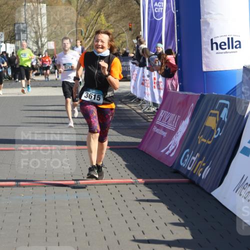 12.04.2026 - 45. Internationalen Wilhelmsburger Insellauf Strokosch-Dieckow http://msf.ph/oto/9458510 12.04.2026 11:04:56 Ziel 3615, 2211 meine-sportfotos.de