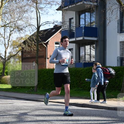 12.04.2026 - 45. Internationalen Wilhelmsburger Insellauf J. Mangold http://msf.ph/oto/9458526 12.04.2026 10:36:23 Ziel 4172, 4030, 5291, 2446, 2090, 5691, 3796, 2582, 3629, 3894, 4544, 3230, 4978, 5567, 2375 meine-sportfotos.de