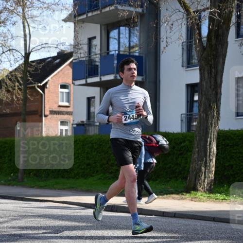 12.04.2026 - 45. Internationalen Wilhelmsburger Insellauf J. Mangold http://msf.ph/oto/9458531 12.04.2026 10:36:23 Ziel 4172, 4030, 5291, 2446, 2090, 5691, 3796, 2582, 3629, 3894, 4544, 3230, 4978, 5567, 2375 meine-sportfotos.de