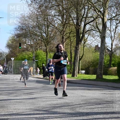 12.04.2026 - 45. Internationalen Wilhelmsburger Insellauf J. Mangold http://msf.ph/oto/9458542 12.04.2026 10:36:35 Ziel 2446, 2090, 5691, 3796, 2582, 3629, 3894, 4544, 3230, 4978, 5567, 2375, 2444, 3670, 2451, 2106, 4467, 4482 meine-sportfotos.de
