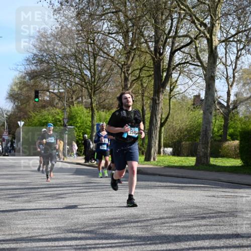 12.04.2026 - 45. Internationalen Wilhelmsburger Insellauf J. Mangold http://msf.ph/oto/9458543 12.04.2026 10:36:35 Ziel 2446, 2090, 5691, 3796, 2582, 3629, 3894, 4544, 3230, 4978, 5567, 2375, 2444, 3670, 2451, 2106, 4467, 4482 meine-sportfotos.de