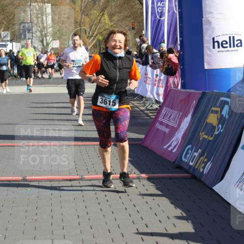12.04.2026 - 45. Internationalen Wilhelmsburger Insellauf Strokosch-Dieckow http://msf.ph/oto/9458548 12.04.2026 11:04:56 Ziel 3615, 2211 meine-sportfotos.de