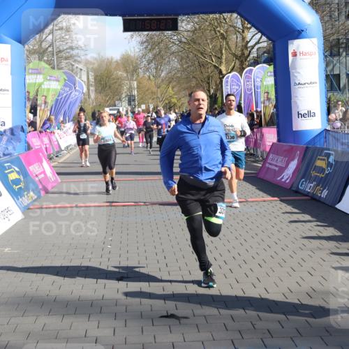 12.04.2026 - 45. Internationalen Wilhelmsburger Insellauf Strokosch-Dieckow http://msf.ph/oto/9458552 12.04.2026 10:48:25 Ziel 4834, 4330, 3311, 2809, 4415, 4681, 2373 meine-sportfotos.de