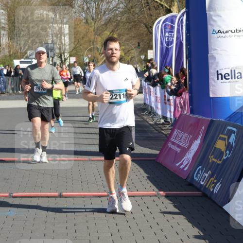 12.04.2026 - 45. Internationalen Wilhelmsburger Insellauf Strokosch-Dieckow http://msf.ph/oto/9458568 12.04.2026 11:05:01 Ziel 2211, 3978, 4484, 4486 meine-sportfotos.de
