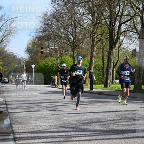 12.04.2026 - 45. Internationalen Wilhelmsburger Insellauf J. Mangold http://msf.ph/oto/9458569 12.04.2026 10:36:37 Ziel 2090, 5691, 3796, 2582, 3629, 3894, 4544, 3230, 4978, 5567, 2375, 2444, 3670, 2451, 2451, 2106, 4467, 4482 meine-sportfotos.de