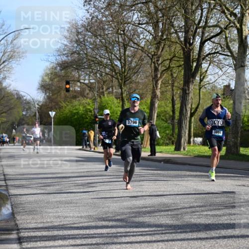 12.04.2026 - 45. Internationalen Wilhelmsburger Insellauf J. Mangold http://msf.ph/oto/9458570 12.04.2026 10:36:37 Ziel 2090, 5691, 3796, 2582, 3629, 3894, 4544, 3230, 4978, 5567, 2375, 2444, 3670, 2451, 2451, 2106, 4467, 4482 meine-sportfotos.de