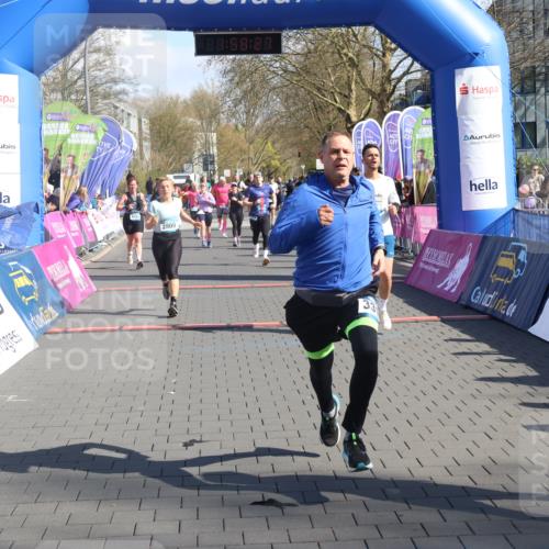 12.04.2026 - 45. Internationalen Wilhelmsburger Insellauf Strokosch-Dieckow http://msf.ph/oto/9458571 12.04.2026 10:48:25 Ziel 4834, 4330, 3311, 2809, 4415, 4681, 2373 meine-sportfotos.de