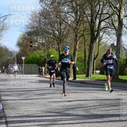 12.04.2026 - 45. Internationalen Wilhelmsburger Insellauf J. Mangold http://msf.ph/oto/9458572 12.04.2026 10:36:37 Ziel 2090, 5691, 3796, 2582, 3629, 3894, 4544, 3230, 4978, 5567, 2375, 2444, 3670, 2451, 2451, 2106, 4467, 4482 meine-sportfotos.de