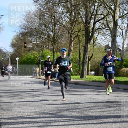 12.04.2026 - 45. Internationalen Wilhelmsburger Insellauf J. Mangold http://msf.ph/oto/9458576 12.04.2026 10:36:38 Ziel 2090, 5691, 3796, 2582, 3629, 3894, 4544, 3230, 4978, 5567, 2375, 2444, 3670, 2451, 2106, 4467, 4482 meine-sportfotos.de