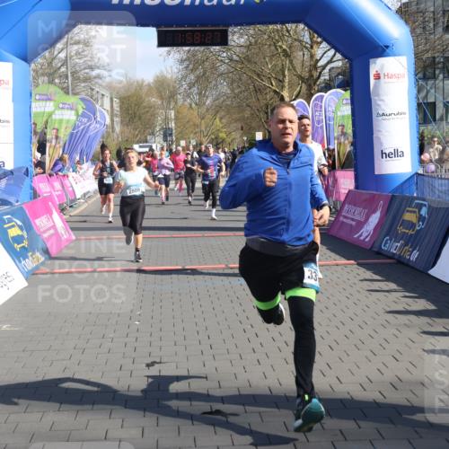 12.04.2026 - 45. Internationalen Wilhelmsburger Insellauf Strokosch-Dieckow http://msf.ph/oto/9458580 12.04.2026 10:48:25 Ziel 4834, 4330, 3311, 2809, 4415, 4681, 2373 meine-sportfotos.de