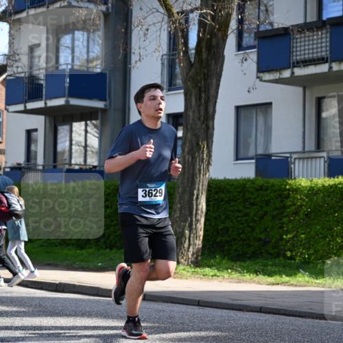 12.04.2026 - 45. Internationalen Wilhelmsburger Insellauf J. Mangold http://msf.ph/oto/9458586 12.04.2026 10:36:39 Ziel 2090, 5691, 3796, 2582, 3629, 3894, 4544, 3230, 4978, 5567, 2375, 2444, 3670, 2451, 2106, 4467, 4482 meine-sportfotos.de
