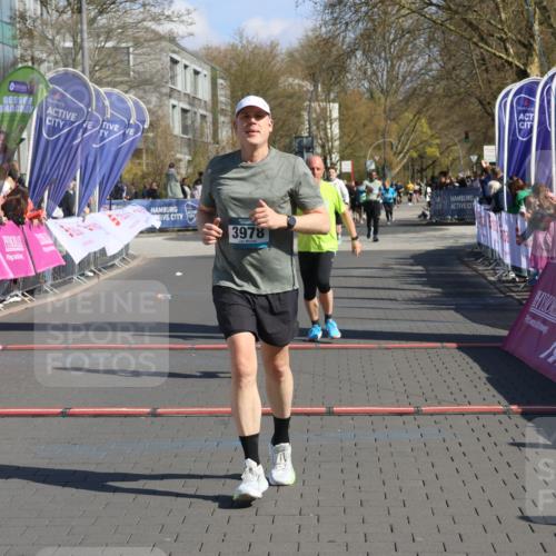 12.04.2026 - 45. Internationalen Wilhelmsburger Insellauf Strokosch-Dieckow http://msf.ph/oto/9458591 12.04.2026 11:05:04 Ziel 3978, 4484, 4486, 3678 meine-sportfotos.de
