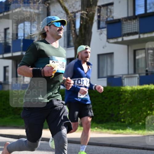 12.04.2026 - 45. Internationalen Wilhelmsburger Insellauf J. Mangold http://msf.ph/oto/9458593 12.04.2026 10:36:40 Ziel 2090, 5691, 3796, 2582, 3629, 3894, 4544, 3230, 4978, 5567, 2375, 2444, 3670, 2451, 2106, 4467, 4482, 4779 meine-sportfotos.de