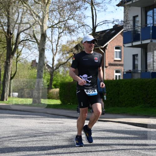 12.04.2026 - 45. Internationalen Wilhelmsburger Insellauf J. Mangold http://msf.ph/oto/9458598 12.04.2026 10:36:41 Ziel 2090, 5691, 3796, 2582, 3629, 3894, 4544, 3230, 4978, 5567, 2375, 2444, 3670, 2451, 2106, 4467, 4482, 4779 meine-sportfotos.de