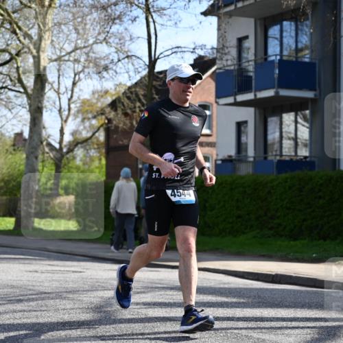 12.04.2026 - 45. Internationalen Wilhelmsburger Insellauf J. Mangold http://msf.ph/oto/9458600 12.04.2026 10:36:42 Ziel 5691, 3796, 2582, 3629, 3894, 4544, 3230, 4978, 5567, 2375, 2444, 3670, 2451, 2106, 4467, 4482, 4779, 3492 meine-sportfotos.de