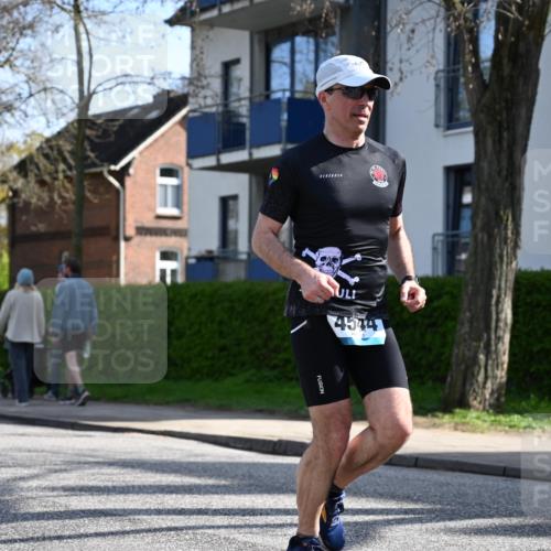 12.04.2026 - 45. Internationalen Wilhelmsburger Insellauf J. Mangold http://msf.ph/oto/9458610 12.04.2026 10:36:42 Ziel 5691, 3796, 2582, 3629, 3894, 4544, 3230, 4978, 5567, 2375, 2444, 3670, 2451, 2106, 4467, 4482, 4779, 3492 meine-sportfotos.de