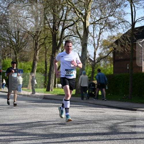 12.04.2026 - 45. Internationalen Wilhelmsburger Insellauf J. Mangold http://msf.ph/oto/9458620 12.04.2026 10:36:47 Ziel 2582, 3629, 3894, 4544, 3230, 4978, 5567, 2375, 2444, 3670, 2451, 2106, 4467, 4482, 4482, 4779, 3492, 5643, 3238 meine-sportfotos.de