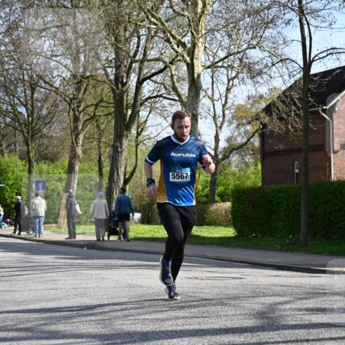 12.04.2026 - 45. Internationalen Wilhelmsburger Insellauf J. Mangold http://msf.ph/oto/9458628 12.04.2026 10:36:59 Ziel 4978, 5567, 2375, 2444, 3670, 2451, 2106, 4467, 4482, 4482, 4779, 3492, 5643, 3238, 2531, 5496 meine-sportfotos.de
